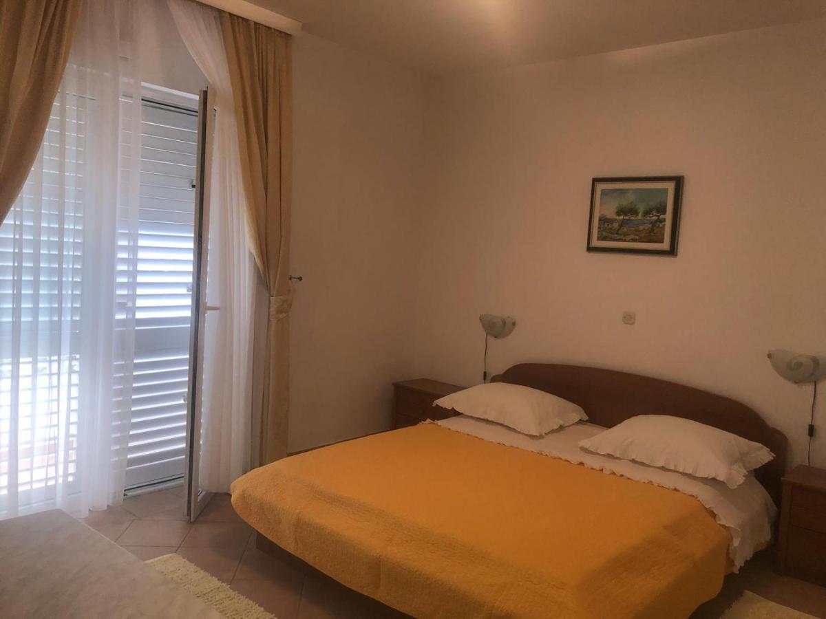 Villa Rosso Baška Voda Eksteriør bilde