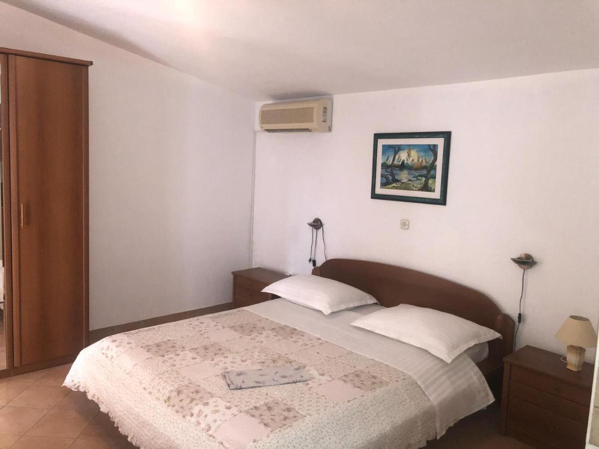 Villa Rosso Baška Voda Eksteriør bilde