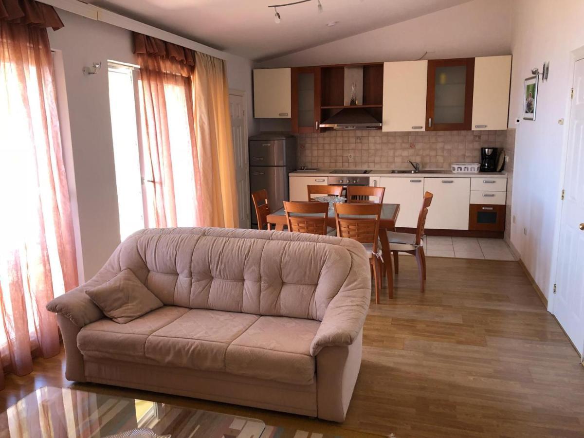 Villa Rosso Baška Voda Eksteriør bilde