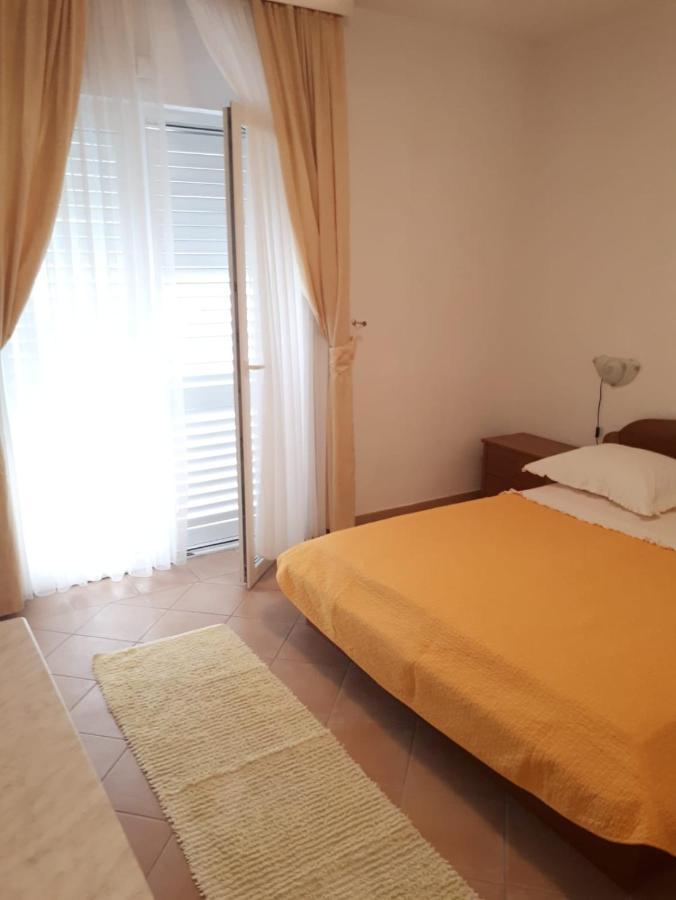 Villa Rosso Baška Voda Eksteriør bilde