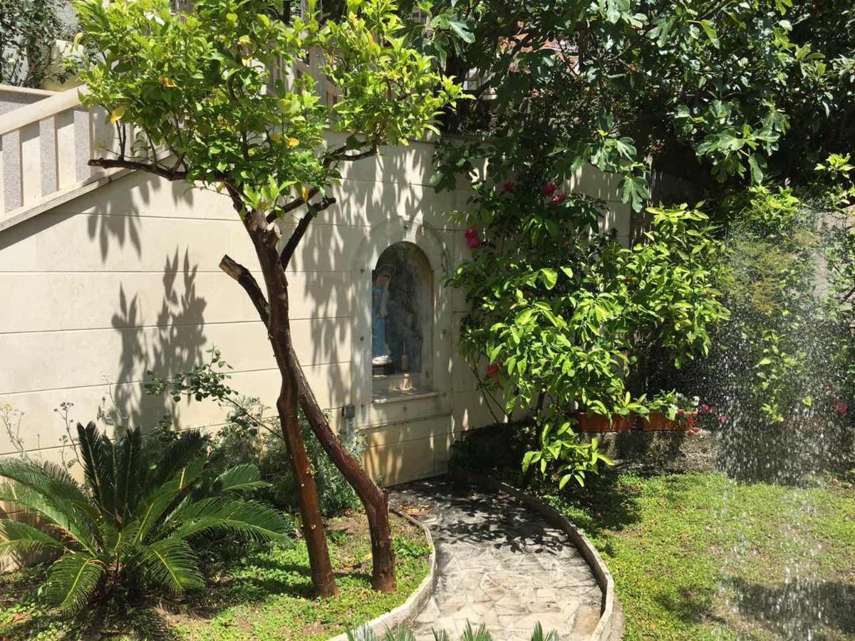 Villa Rosso Baška Voda Eksteriør bilde