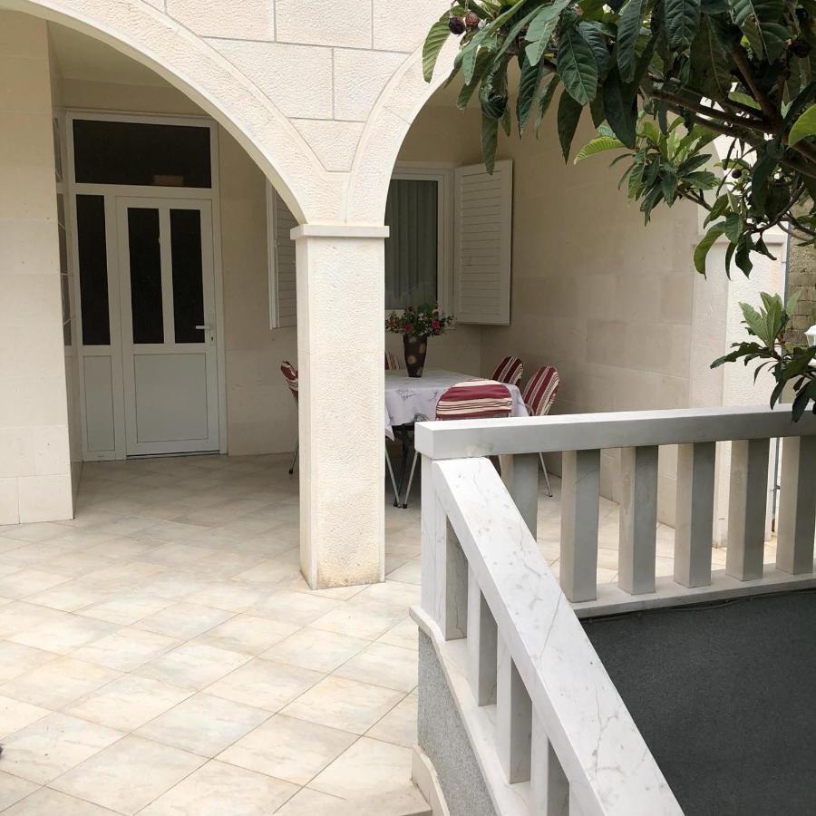 Villa Rosso Baška Voda Eksteriør bilde